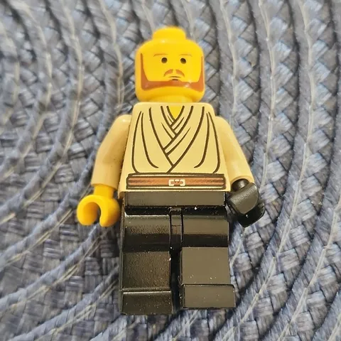 LEGO Minifigure Tan Robe Torso Black Legs Yellow Bald Head Brown Beard