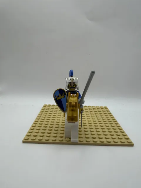 Lego CAS035 - Castle Knight's Kingdom KING LEO with White Horse
