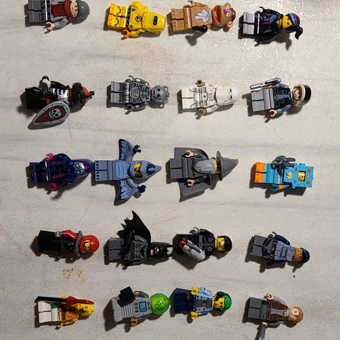LEGO MINIFIGURES: COMPLETELY RANDOM FIGURES LOT OF 10