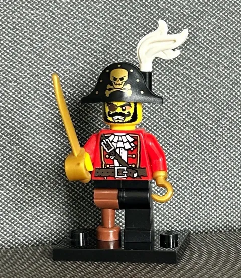 LEGO Minifigures series 8 Pirate Captain Minifigure Tricorn Feather Hat