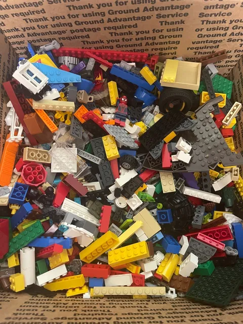 8 Lbs LEGO Mixed Bulk Lot Unsorted Parts Pieces Minifigs Plates Used