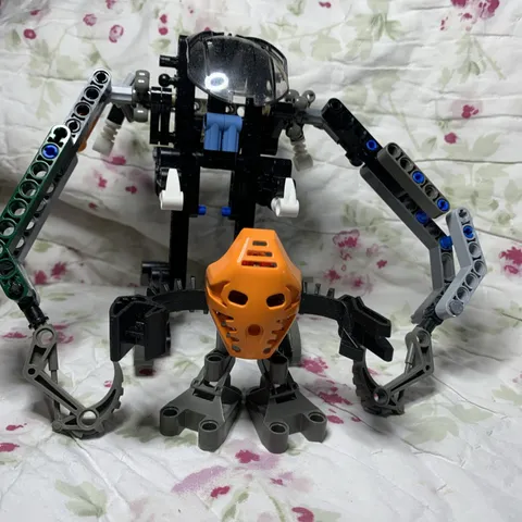 LEGO BIONICLE: Boxor Vehicle (8556) with Matoran Nuparu