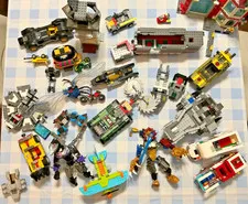 Lego lot with multiple partial set builds and minifigures, 16 lbs