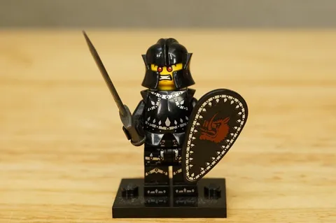 LEGO Minifigure CMF Series 7 EVIL KNIGHT 8831 Complete With Sword & Shield