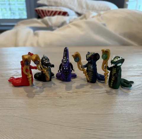 LEGO NINJAGO all 4 serpentine generals plus pythor. Near perfect condition