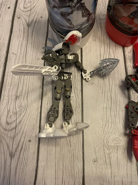LEGO Bionicle Rahkshi  8588-8590-8591-8592 Set of 4  With Container As Is
