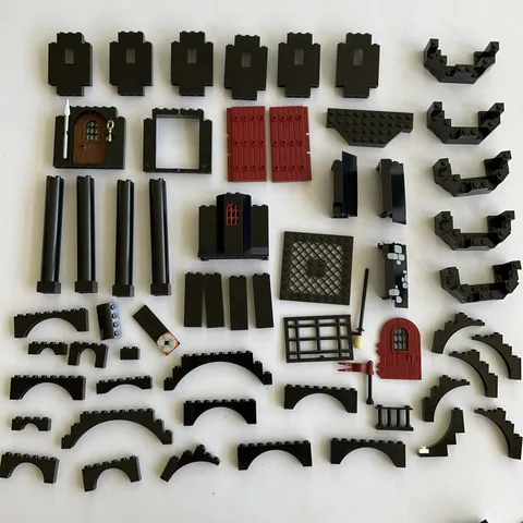 LEGO Black Castle Pieces Loose Lot Mixed Set 2000s Towers, Walls, Pillars, Etc.
