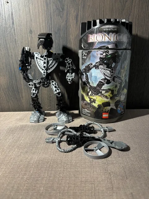LEGO BIONICLE: Toa Hordika Whenua (8738) with Cannister