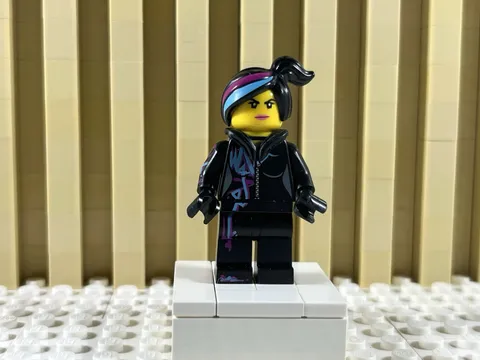 Lucy Wyldstyle Minifigure Figure Folded Hood From Set 70808, LEGO Movie