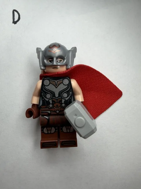 LEGO MARVEL New Mighty Thor Minifigure with Mjölnir hammer from set 76208