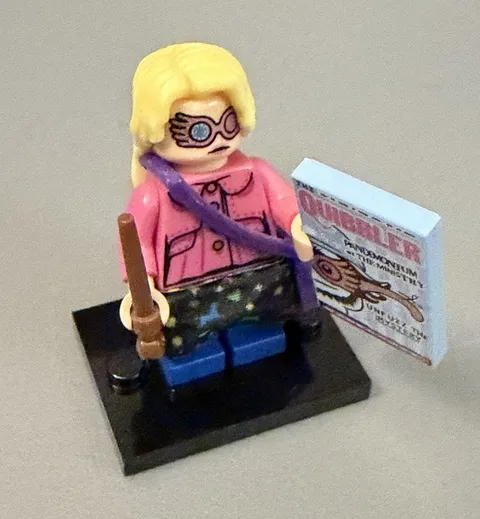 LEGO Harry Potter Luna Lovegood Minifigure w/ Wand & Quibbler Tile