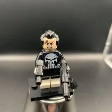 LEGO Punisher Minifigure From Set 76178 Marvel Spiderman Daily Bugle - NEW