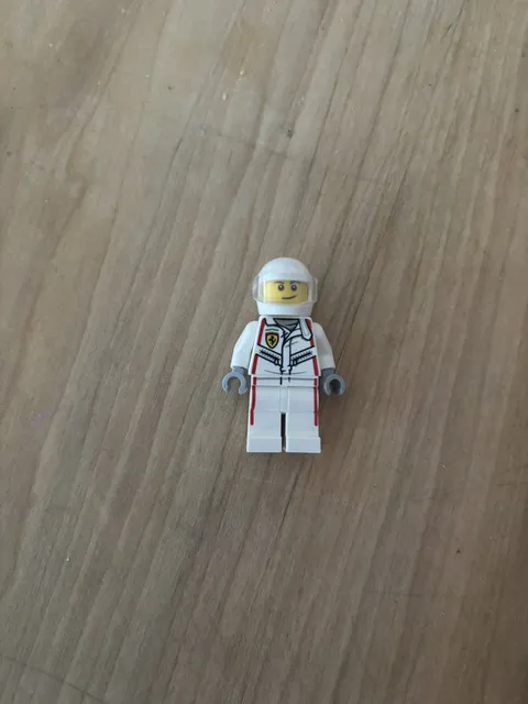 LEGO Speed Champions 1970 Ferrari 512 M Driver Minifigure sc097 Genuine 76906