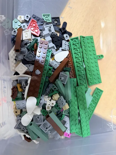 Variation of Lego pieces totaling 216 pieces