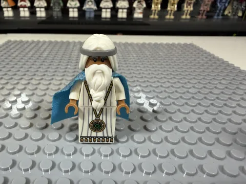 Lego The Lego Movie Vitruvius With Medallion Minifigure tlm071