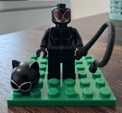 LEGO Catwoman Minifigure - 76122 DC Batman Batcave Clayface Invasion