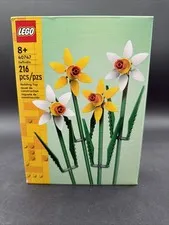 LEGO Daffodils Set, Flowers Building Toy, 216 pcs, ages 8+ 40747.  NEW