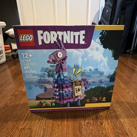 LEGO Fortnite Supply Llama 77071 Complete Set Box 691 pcs Ages 12+
