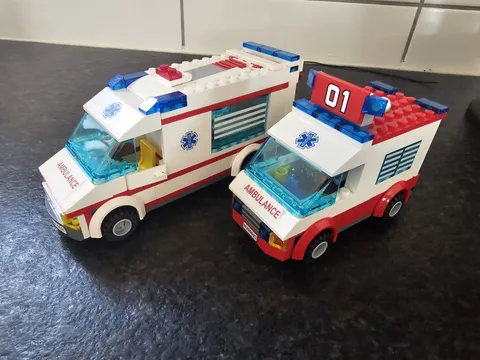 🚑🚨LEGO CITY: Ambulances Only (4431) And (60031)🚑