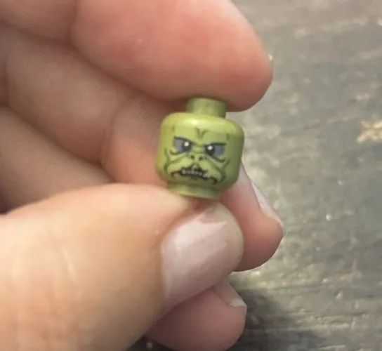LEGO STAR WARS - Minifig, Head Alien with Green Facial Lines (Kithaba)