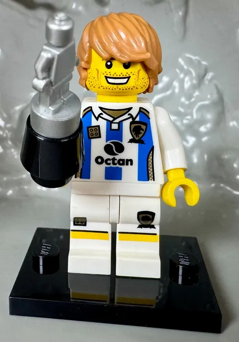 LEGO 8804 CMF Series 4 Soccer Player Minifigure col04-11 Complete accessories