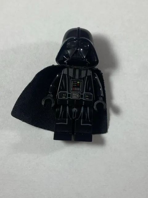 Lego Star Wars Minifigure Darth Vader sw0636 Type 2 Helmet 