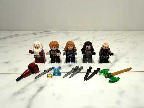 RARE LEGO Hobbit Lonely Mountain Minifigures 5-Pack Lot + Weapons MINT