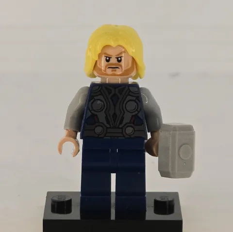 Lego Thor Minifigure With Hammer From 6868 Hulks Helicarrier Breakout 