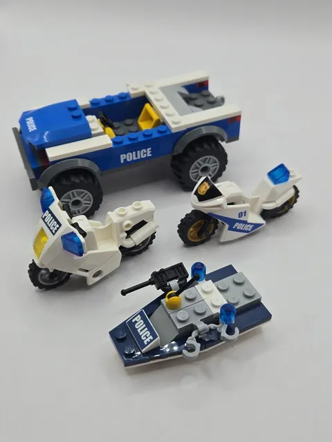 Lego Police Motorcycle Bike Lot Of 2 Boat  & Car Lot IMCOMPLETE NO MINIFIGURES