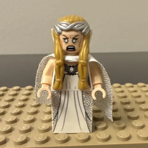 LEGO Hobbit Galadriel Minifigure White Dress Cape Gold Hairpiece