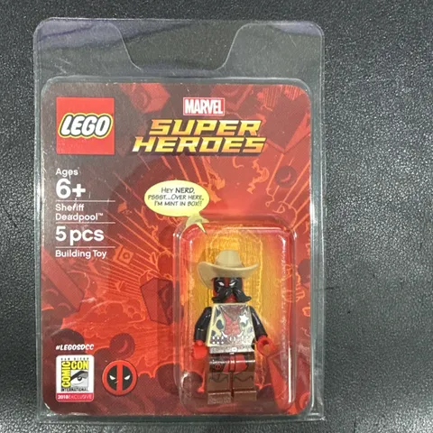 LEGO Marvel Sheriff Deadpool Minifigure 2018 San Diego Comic Con SDCC Toy Fair