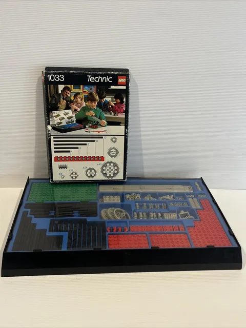 LEGO 1032 TECHNIC 4.5v SET  With Complete 1033 Building Cards 1985 Lego Vintage