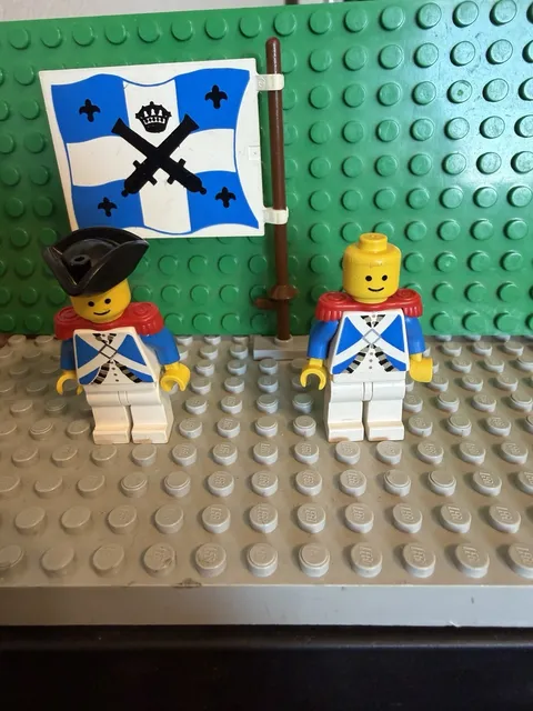 LEGO VTG Imperial Soldiers W/ Flag 6 x 4 with Crossed Cannons Blue and White