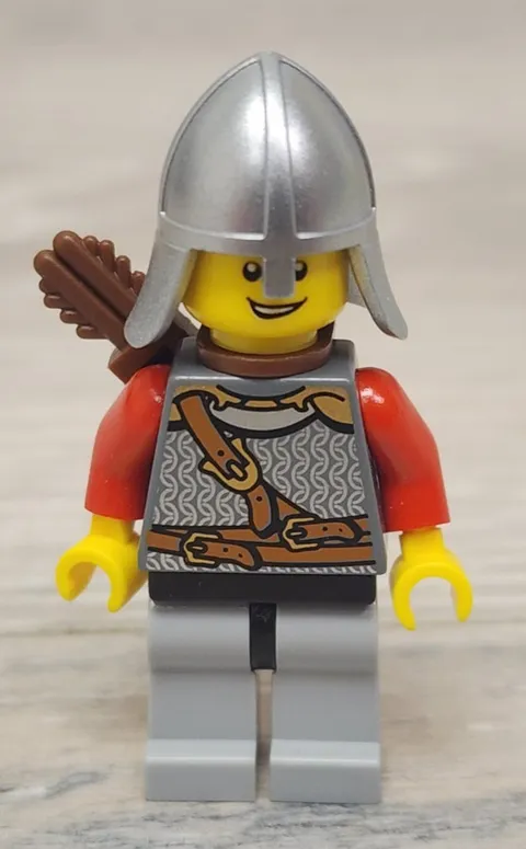 Lego cas448 Kingdoms Lion Knight Scale Mail Chest Strap Belt Helmet Minifigure