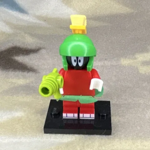 LEGO Marvin the Martian Looney Tunes Minifigure w/ Blaster & Stand 71030