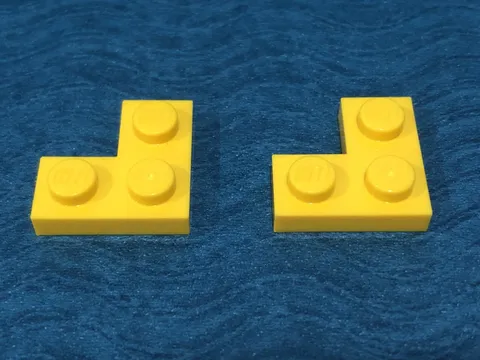 LEGO PART 2420 2x2 FLAT CORNER PLATE 2 PIECES (YELLOW)