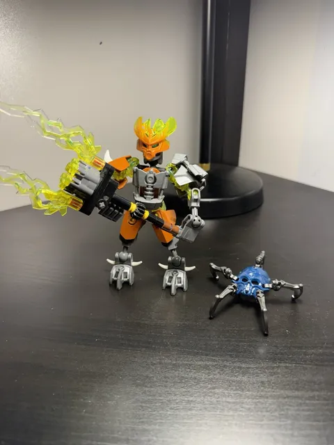 LEGO Bionicle 70779 Protector of Stone 100% complete Good condition