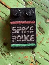 LEGO 1990s Black Slope 33 3 x 2 Space Police Logo 3298pb010 For 6984 1969 6957