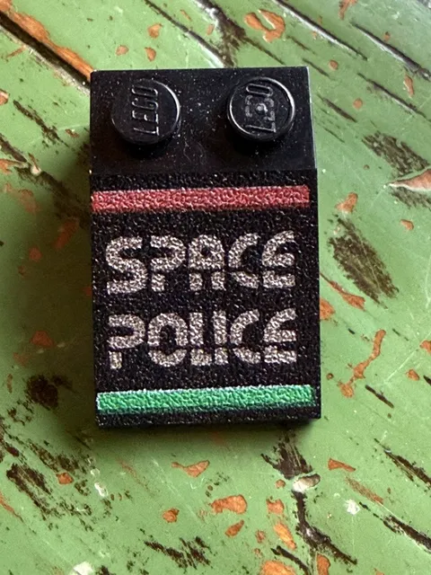 LEGO 1990s Black Slope 33 3 x 2 Space Police Logo 3298pb010 For 6984 1969 6957