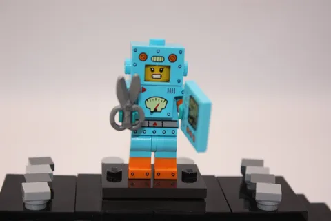 LEGO Minifigure Cardboard Robot COL403 Series 22 Collectible CMF 2022