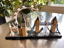 LEGO Architecture London Skyline 21034 Complete Preowned Retired 468 Pcs Great!