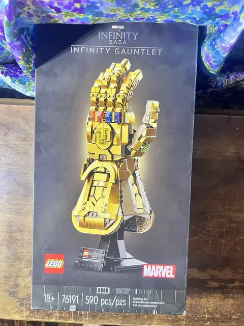 LEGO Marvel Infinity Gauntlet (76191) Complete Set 590 pcs 18+ Display Stand