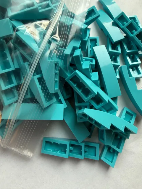 LEGO-NEW-#61678-MEDIUM AZURE-SLOPE CURVED 4 X 1 -15 PIECES
