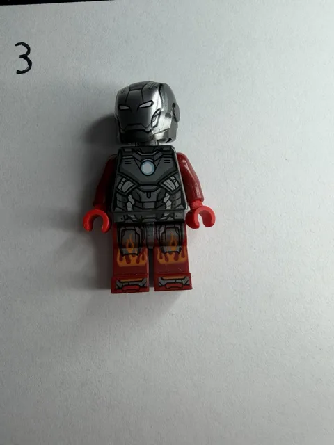 LEGO Super Heroes Iron Man Minifigure Blazer Armour Mark 22 Avenger Marvel 76166