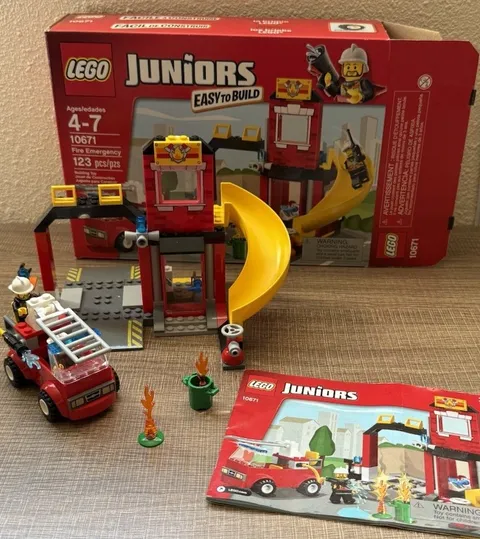 LEGO 10671 Juniors: Fire Emergency 100% Complete + Box EUC!!