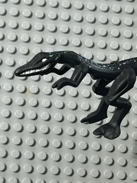LEGO Dinosaur Mutant Lizard Raptor Black Blue Minifigure Dino Attack #54125