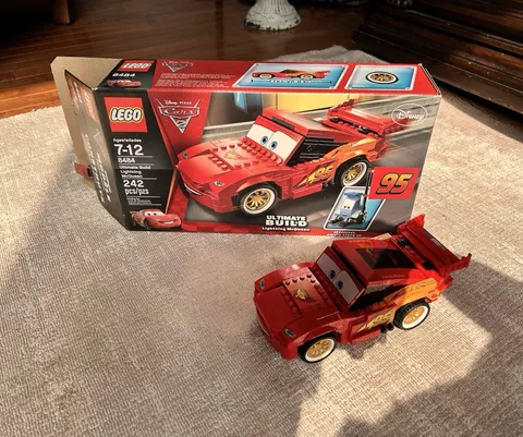 LEGO Cars Ultimate Build ONLY Lightning McQueen 8484 Set 242 Pieces w/ Box