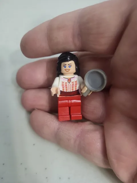 Lego Mini Figure Indiana Jones Marion Ravenwood 