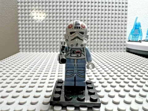 LEGO Star Wars Minifigure - AT-AT Driver - SW1104