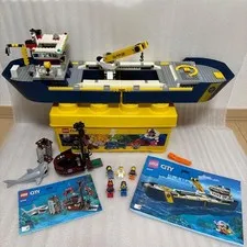 LEGO City 60266 Ocean Exploration Ship Submarine Set 24.8x6.7x7.1 in w/ Minifigs
